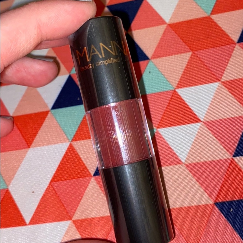 Manna Kadar lip whip in “hope”